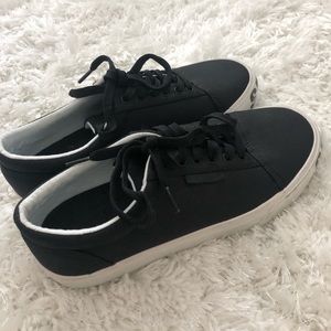 Kendall & Kylie Black “savage” sneakers